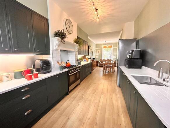 6 bed End of Terrace for sale Image 2
