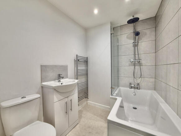 3 bed Terraced to rent Image 5