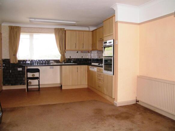 kitchen 2.JPG