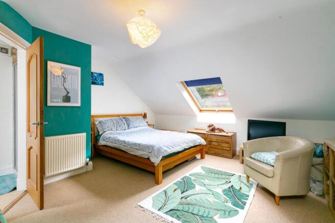 4 bed Detached for sale Image 12