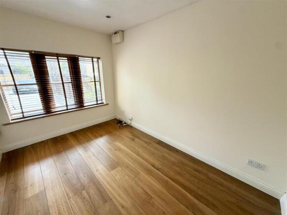 4 bed Detached for sale Image 6