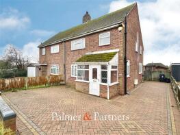 5, Marlowe Road, Jaywick CO15 2PN