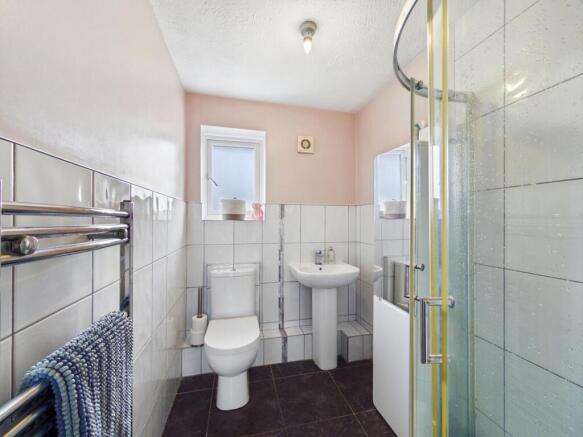 4 bed Detached for sale Image 11