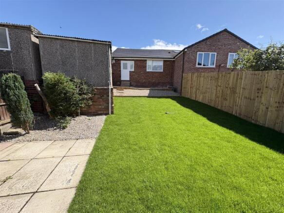2 bed Semi-Detached Bungalow to rent Image 7