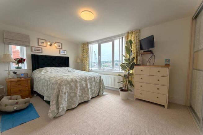 4 bed Detached for sale Image 12