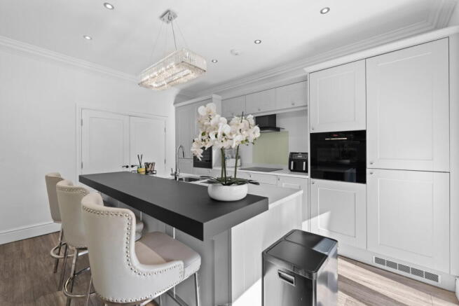 4 bed Terraced for sale Image 7