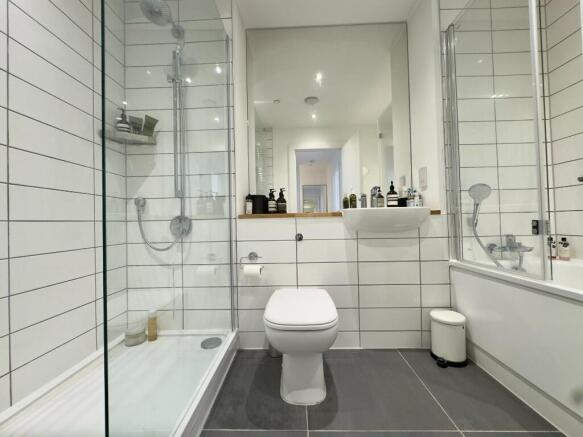 BATHROOM 2