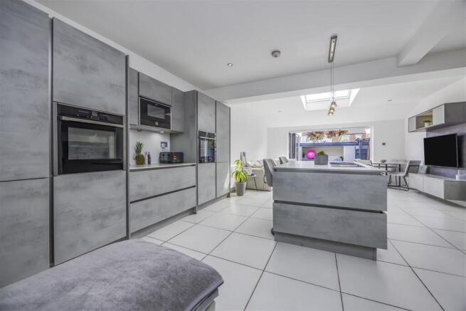 32 Kenyon Road, Copnor-PorticoMarketing-SoldBy-16.