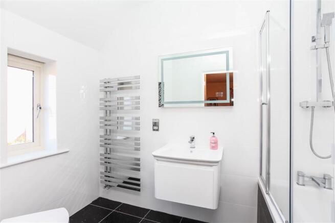 En-suite Bathroom
