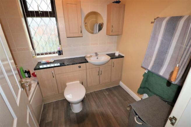 FAMILY BATHROOM