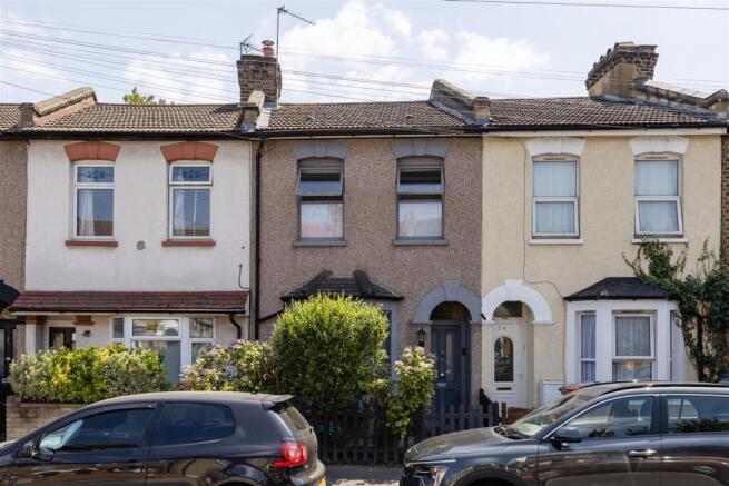 Chestnut Avenue, E7