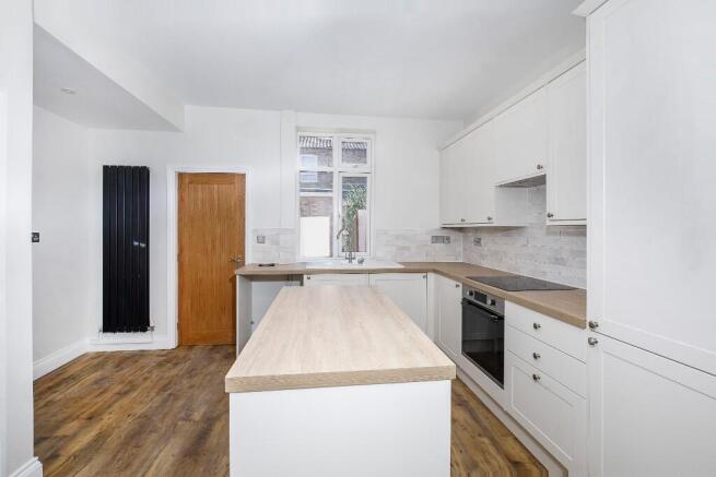 2 bed Terraced to rent Image 3