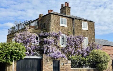 Hampton Court Road, East Molesey, KT8