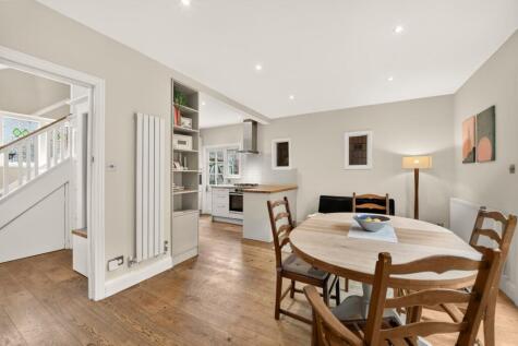 Holmesdale Avenue,
Palewell, SW14