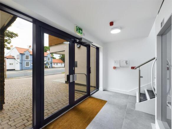 2 bed Flat for sale Image 11