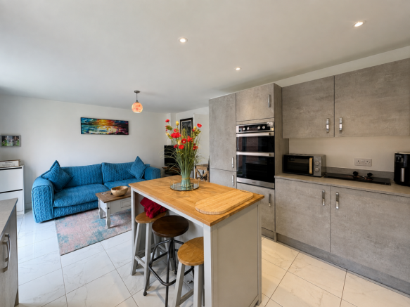 4 bed Detached for sale Image 7