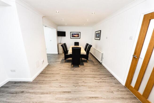 4 bed Semi-Detached for sale Image 10