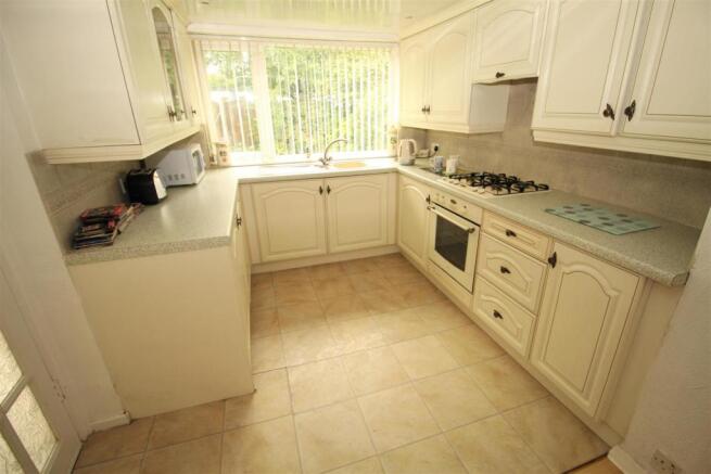 Kitchen2.JPG