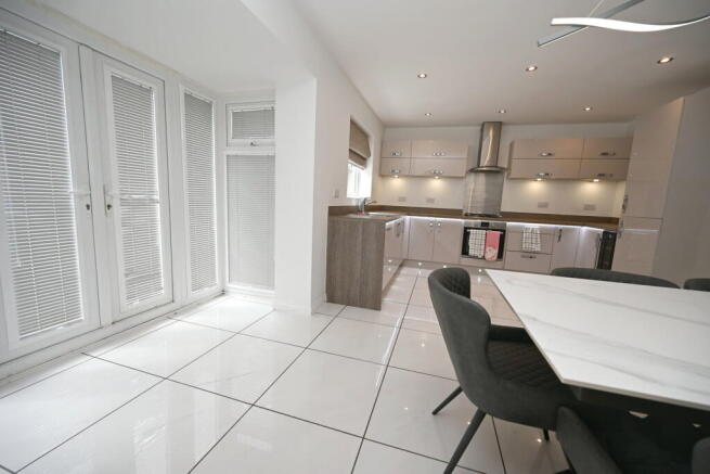 4 bed Detached for sale Image 4