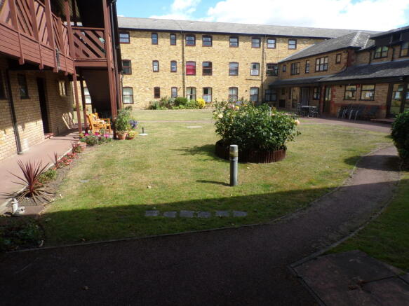 Communal Gardens facing flat entrance