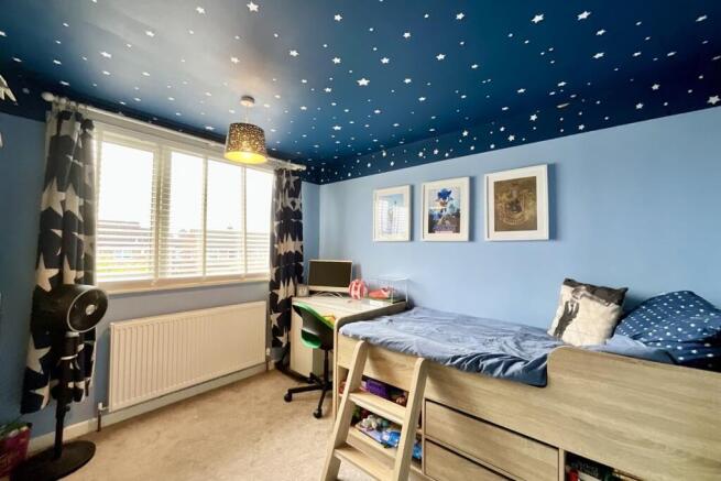 4 bed Semi-Detached for sale Image 12