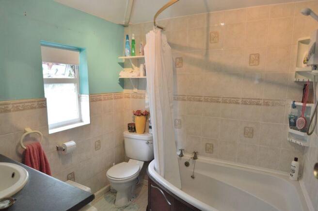 UPSTAIRS BATHROOM