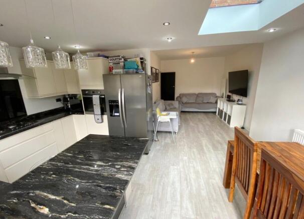 KITCHEN/DINING/FAMILY AREA