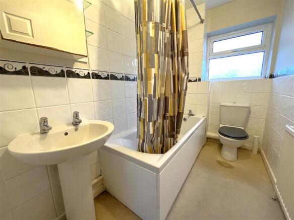 FAMILY BATHROOM