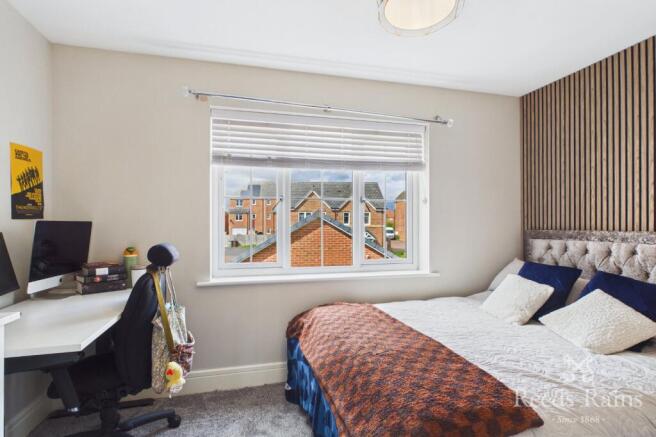 4 bed Detached for sale Image 11