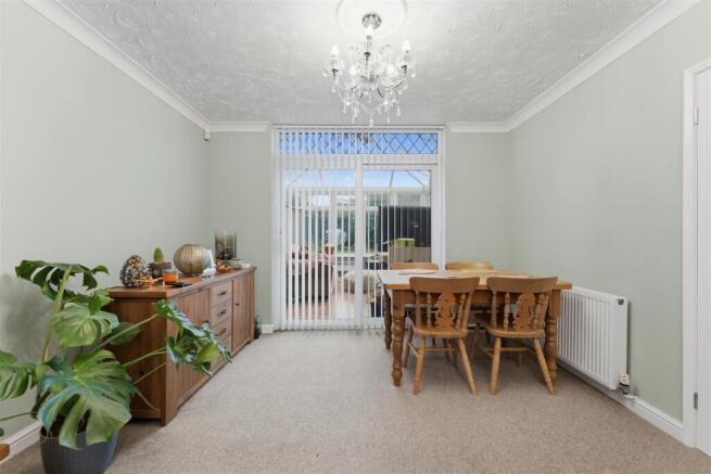 Lounge/Dining Room