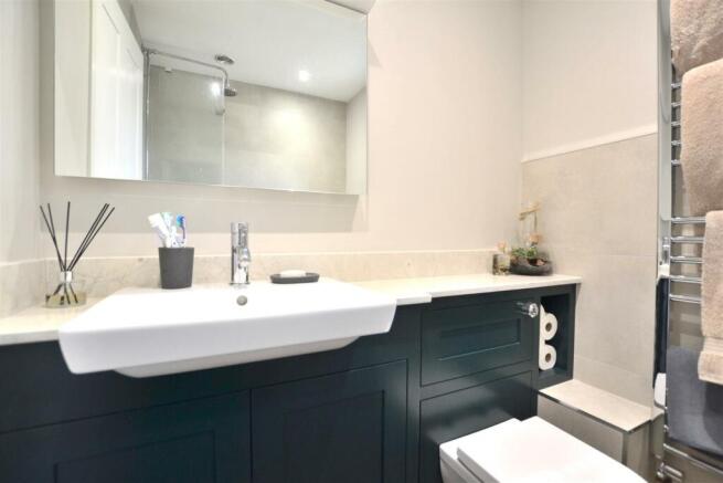 Bathroom 2.JPG
