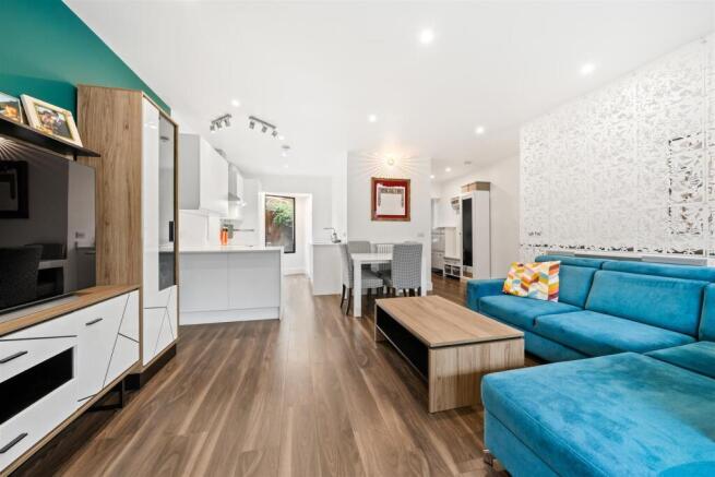 Flat 6 Wimbledon Court, 63a Kingston Road, SW19 1J