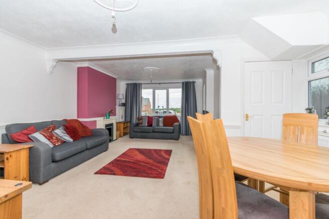 Lounge/Dining Room