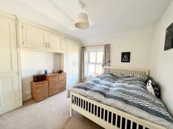 bed 1.jpg