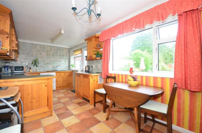 Kitchen/Dining Area