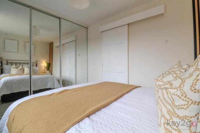2 bed Terraced to rent Image 12