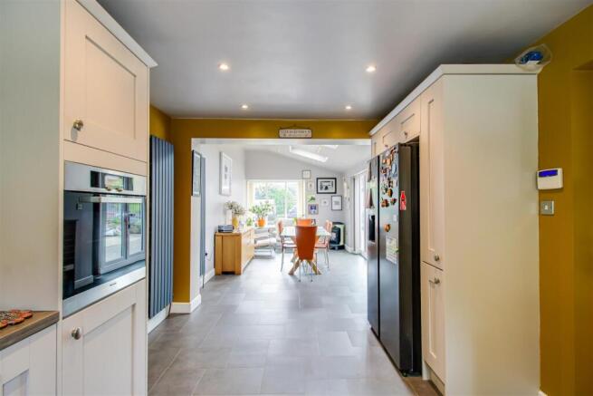 4 bed Detached for sale Image 5