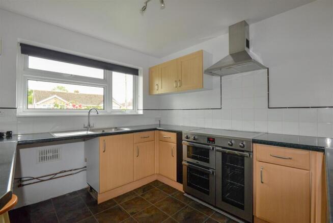 Kitchen 1.jpg
