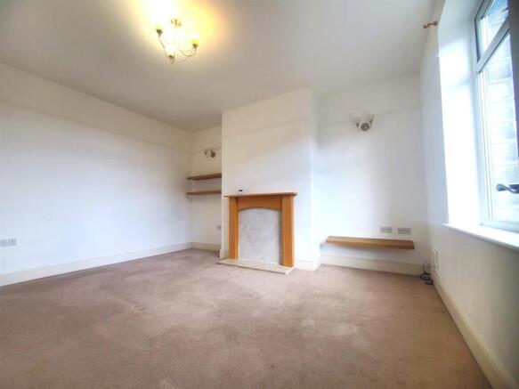 2 bed Terraced to rent Image 5