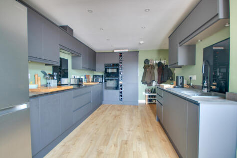 Sholing! Wow Factor Open Plan Living! Summer House!