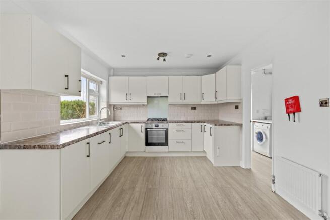 8 Foxhill Close, HP13 5BL-1.jpg