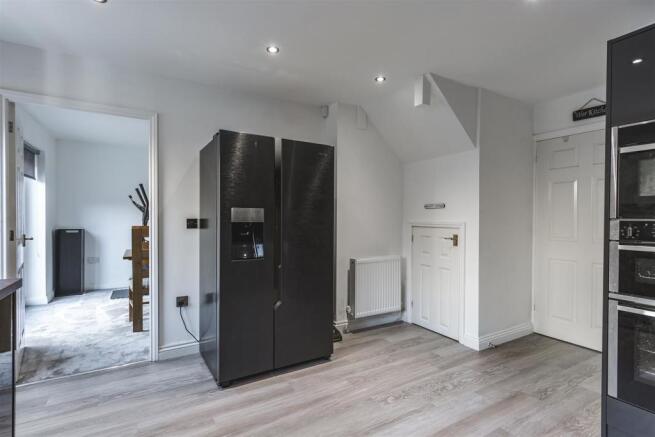 kitchen dining area.jpg