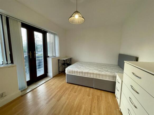 5 bed House of Multiple Occupation to rent Image 7