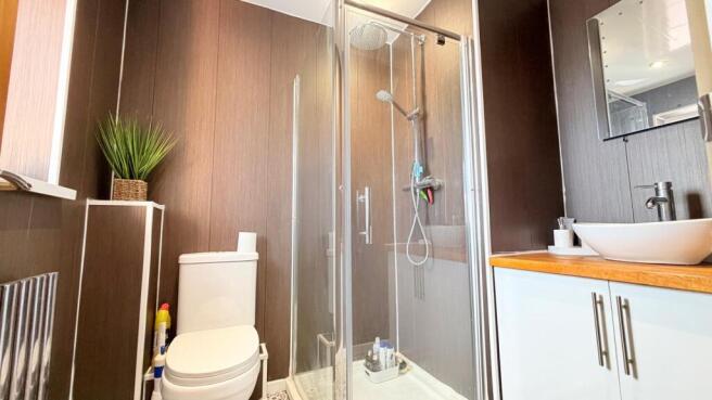 4 bed Detached for sale Image 12