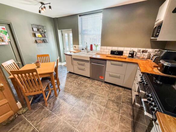 Kitchen/ Breakfast Room