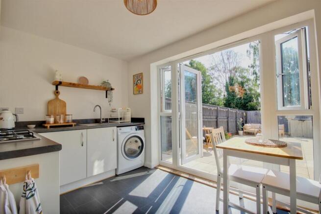 2 bed Terraced for sale Image 6