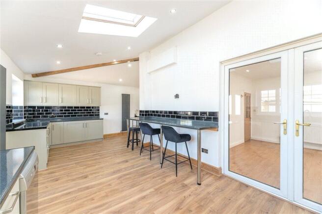 4 bed Semi-Detached for sale Image 7
