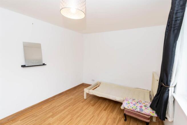 17 Sandeman Court-002.jpg