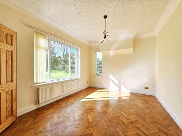 5 bed Detached for sale Image 6