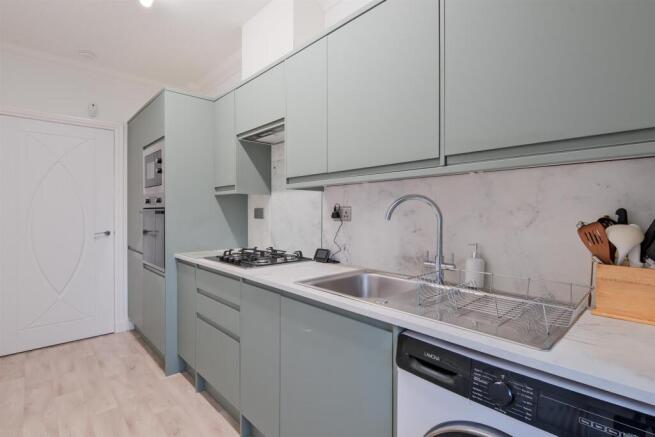 002-9 Walkers Court Newmains.jpg